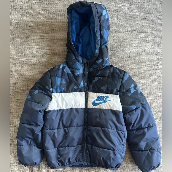 💯 Authentic Nike Kids Navy Camo Puffer Jacket Size Toddler 4T - Picture 1 of 7